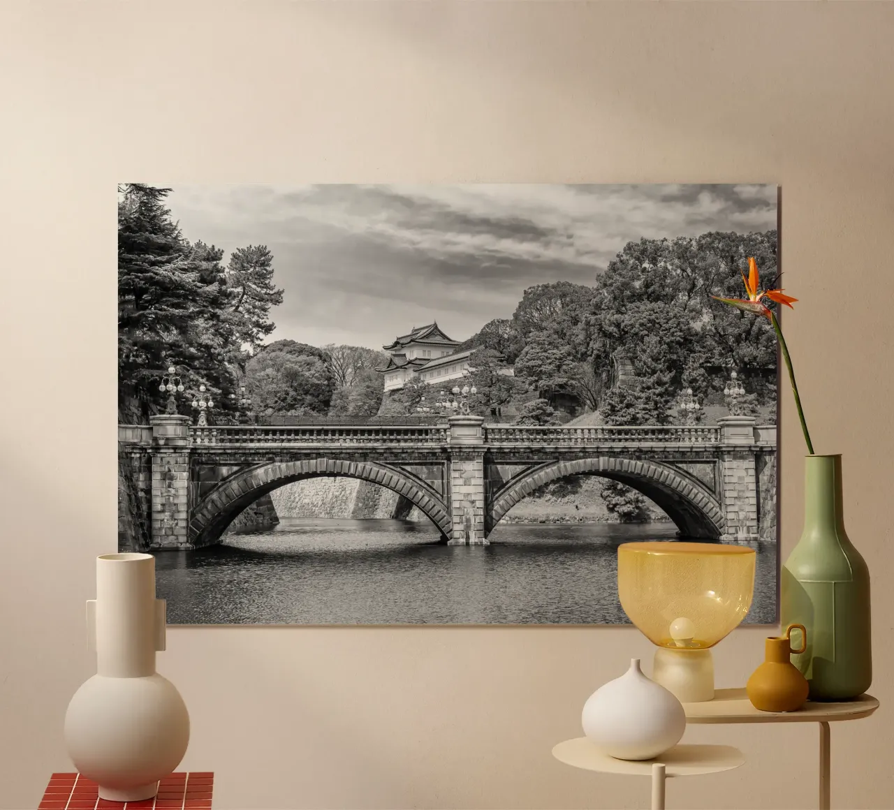 Seimon Ishibashi e Nijubashi con il Palazzo Imperiale | monocromatico poster con telaio in plastica da Melanie Viola