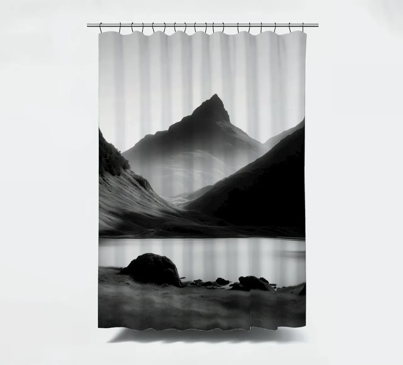 Paesaggio di montagna in bianco e nero tenda da doccia da Indigo Tides Art