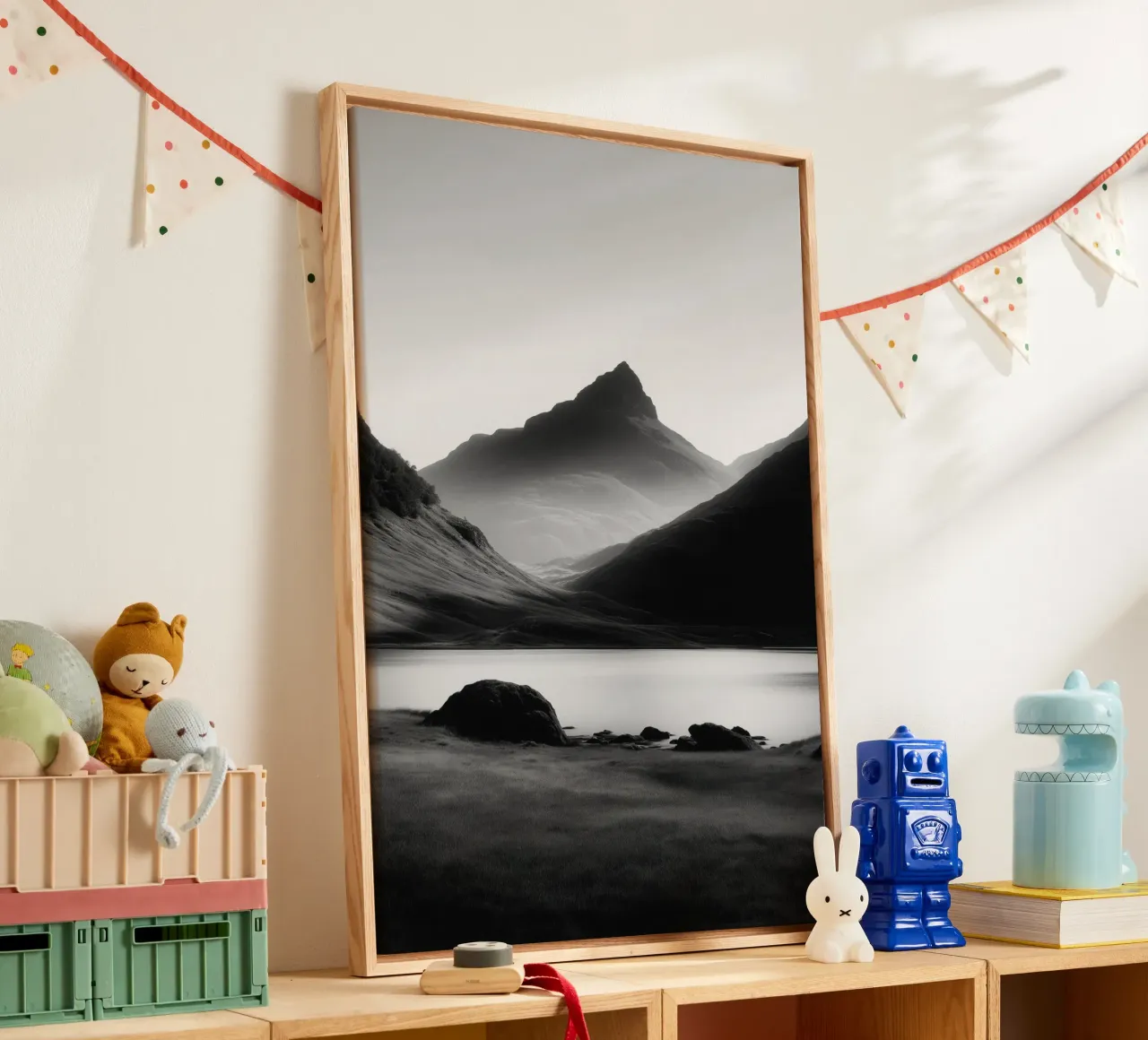 Paesaggio di montagna in bianco e nero tela con Cornice a cassetta da Indigo Tides Art