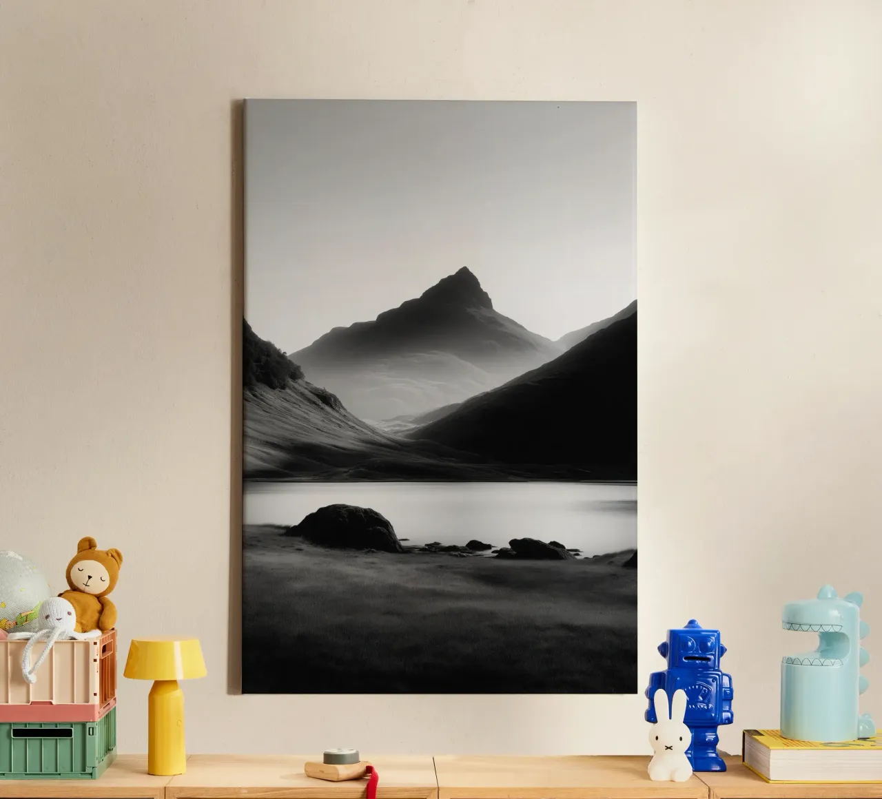 Paesaggio di montagna in bianco e nero tela con Cornice a cassetta da Indigo Tides Art