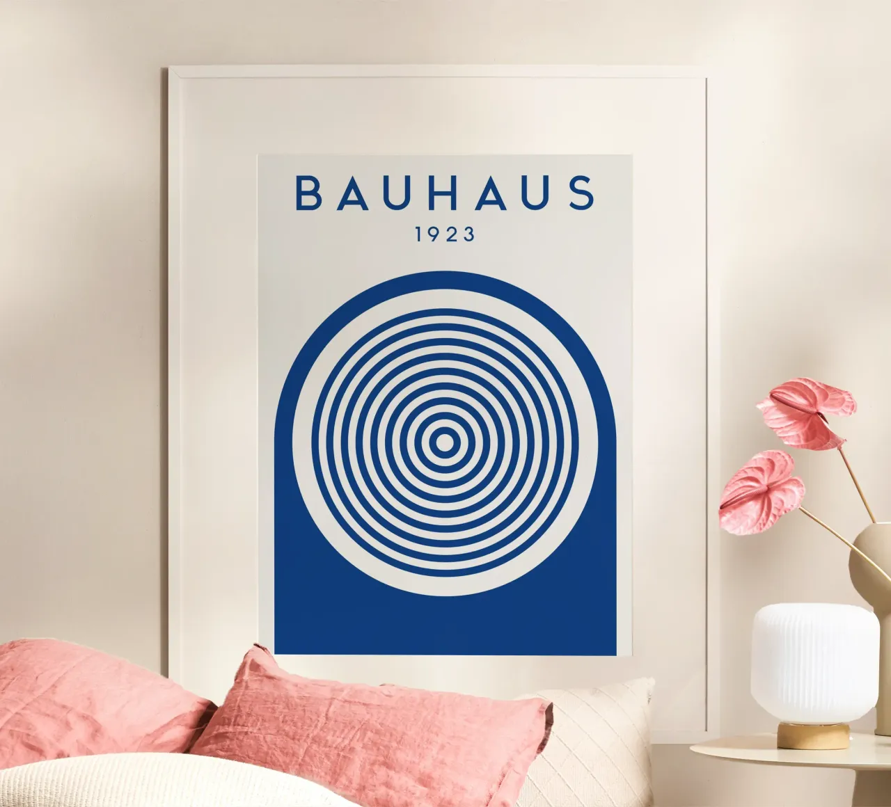 Bauhaus 1923 Kreise Poster Blau Grafik Poster mit Kunststoffrahmen von Studio Vibe