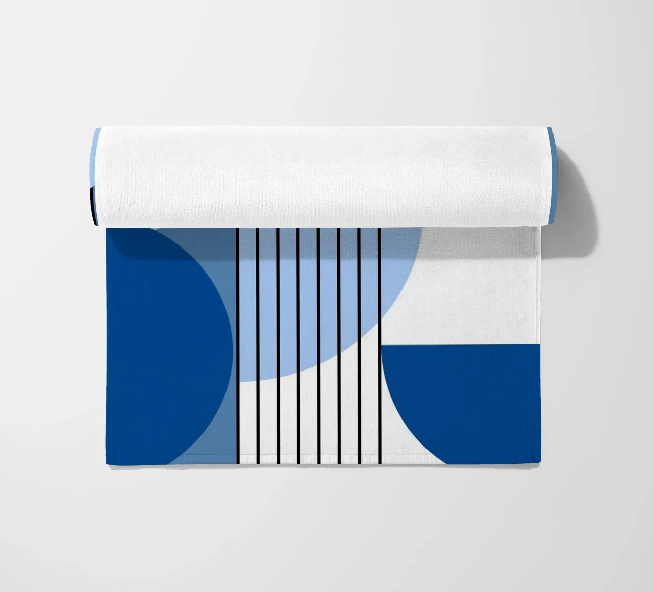 Composizione geometrica in blu telo mare da Studio Vibe