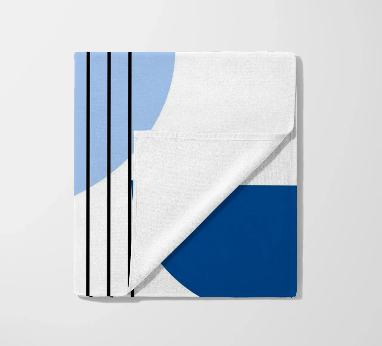 Composizione geometrica in blu telo mare da Studio Vibe