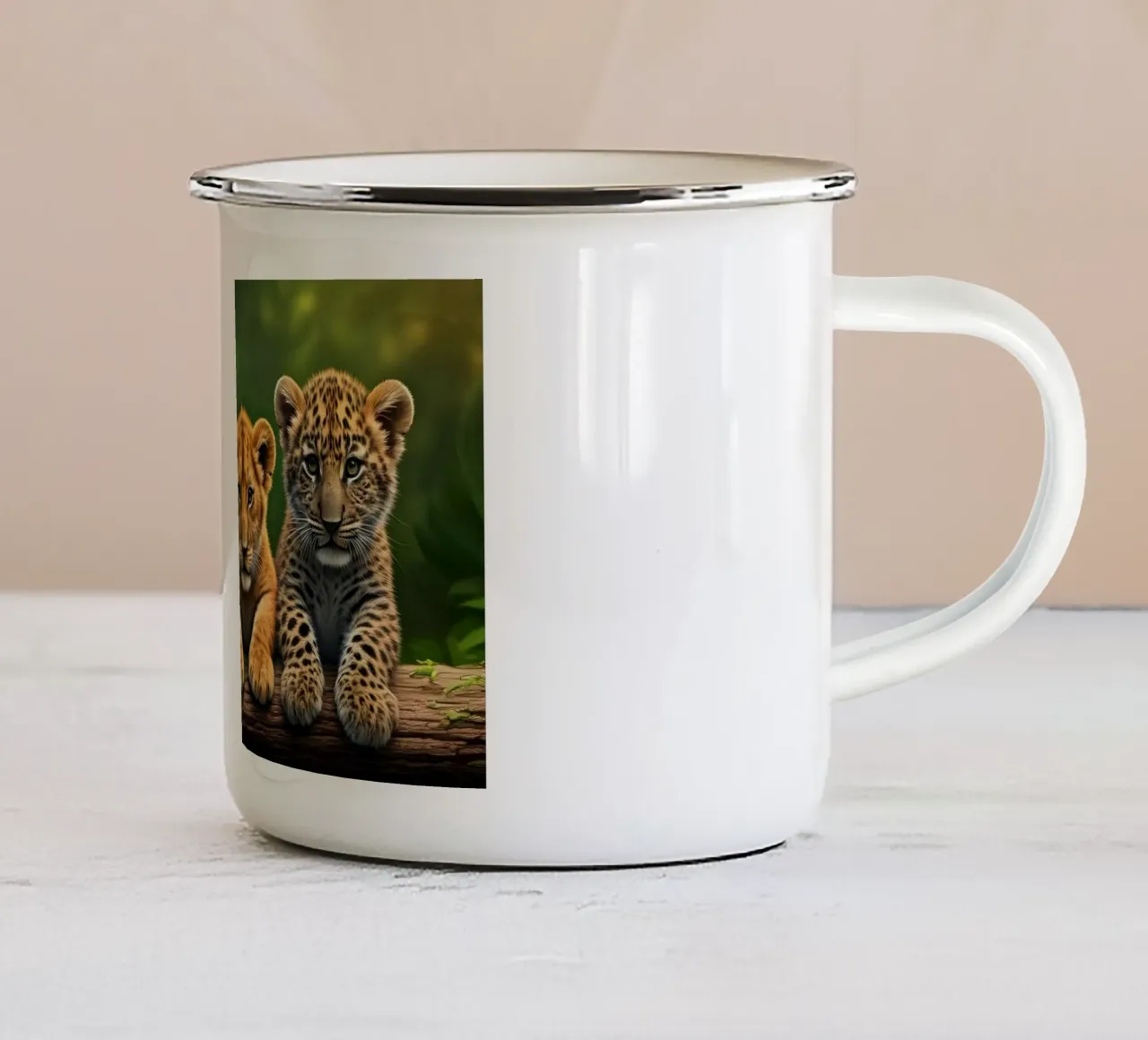 Teneri cuccioli di tigre, leone e leopardo tazza in smalto da Wild Beauty