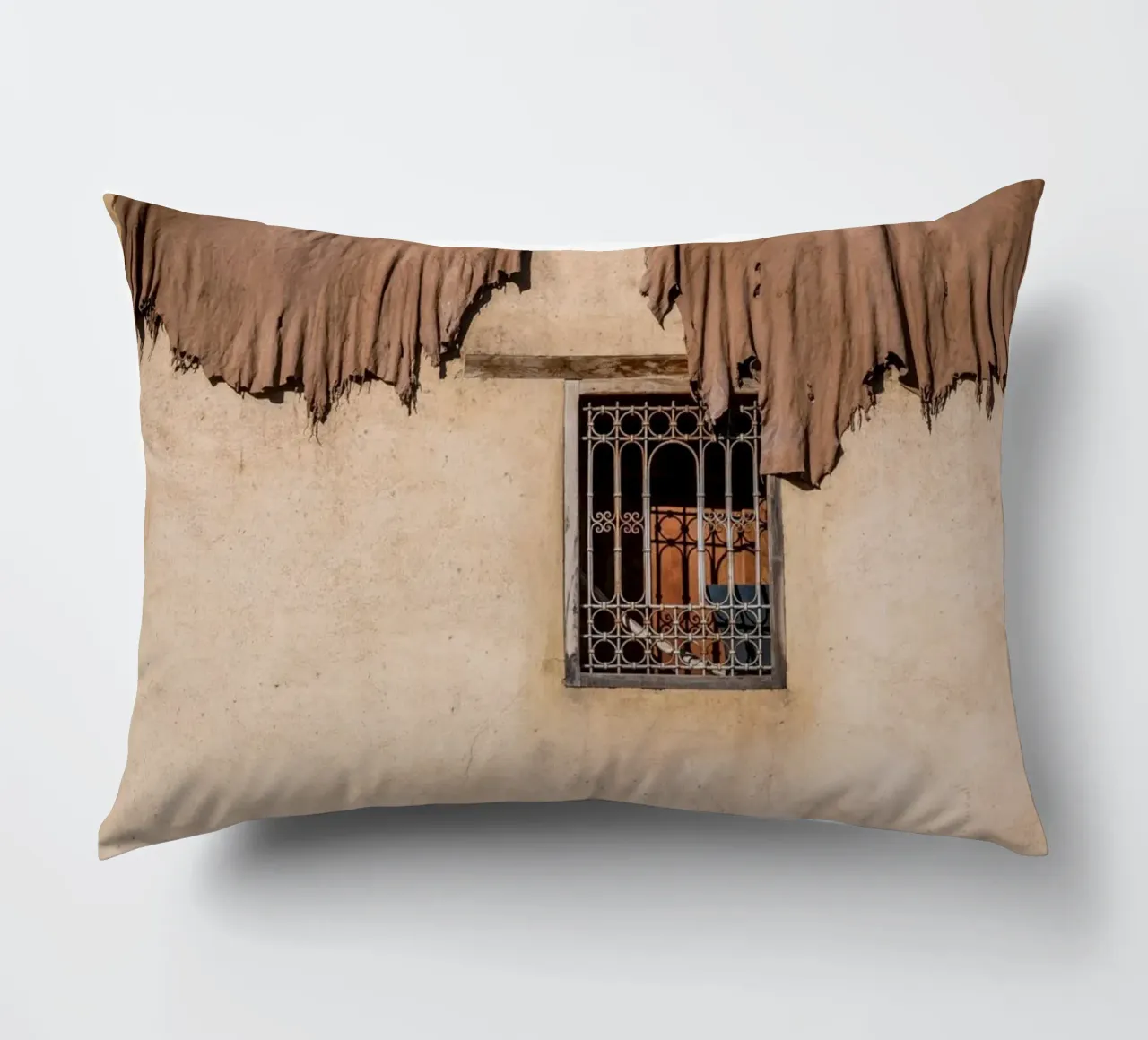 Leather on the wall in fez cuscino da photolovers