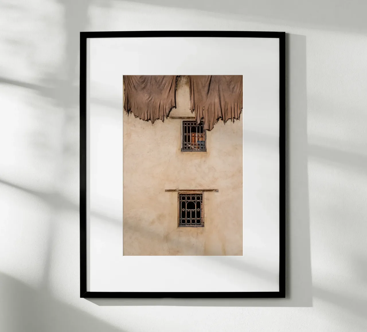 Leather on the wall in fez poster con telaio in alluminio da photolovers