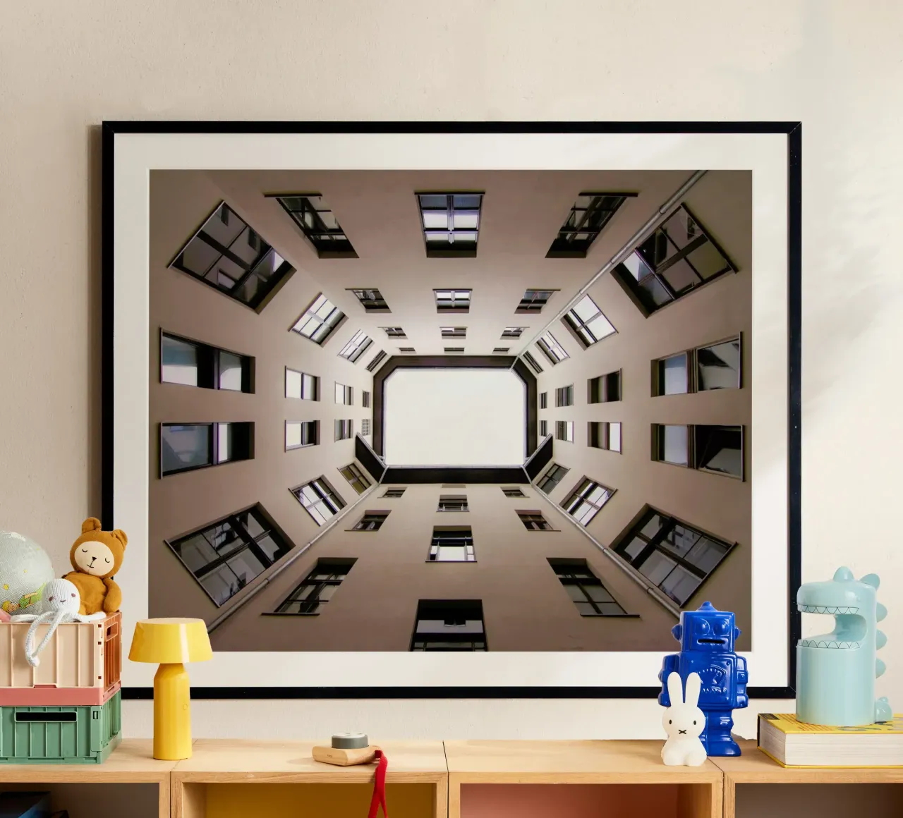 Hinterhof 60 poster con telaio in alluminio da Marc Gruninger