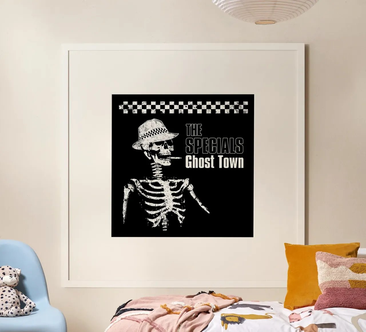 The Specials - Ghost Town Poster mit Kunststoffrahmen von kiwirsemplok