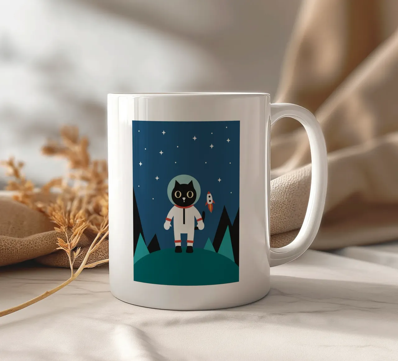 Gatto astronauta tazza in ceramica da LOOK DIFFERENT