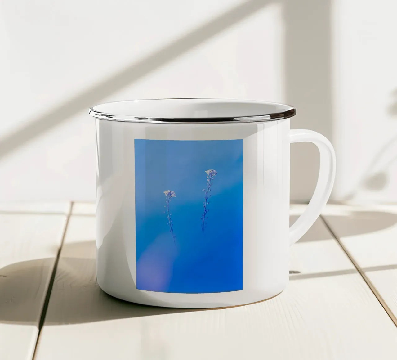 fiori delicati tazza in smalto da Bleu
