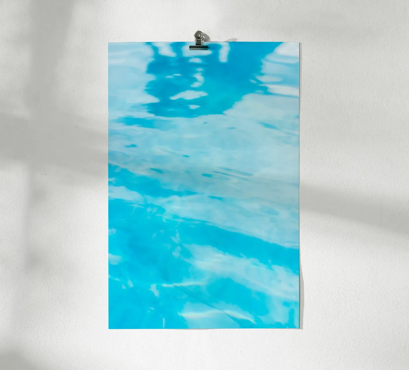 Oberflächenreflexion Poster von Bleu