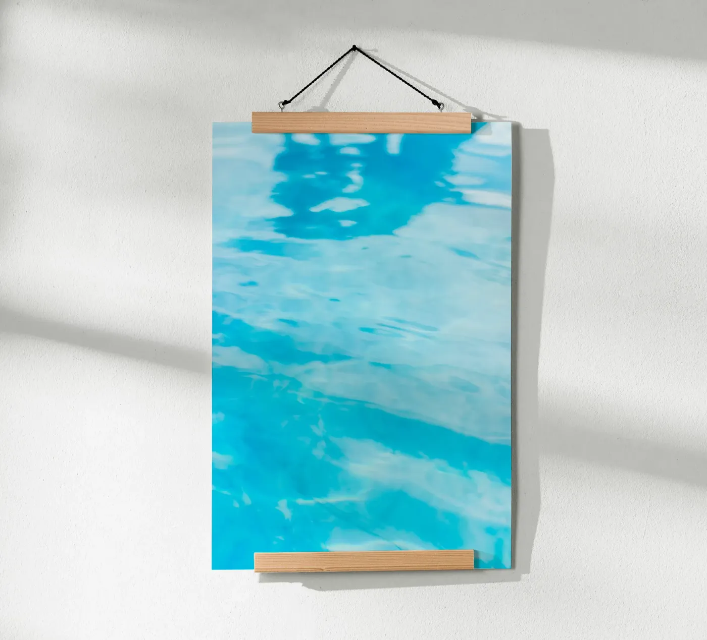 Oberflächenreflexion Poster von Bleu