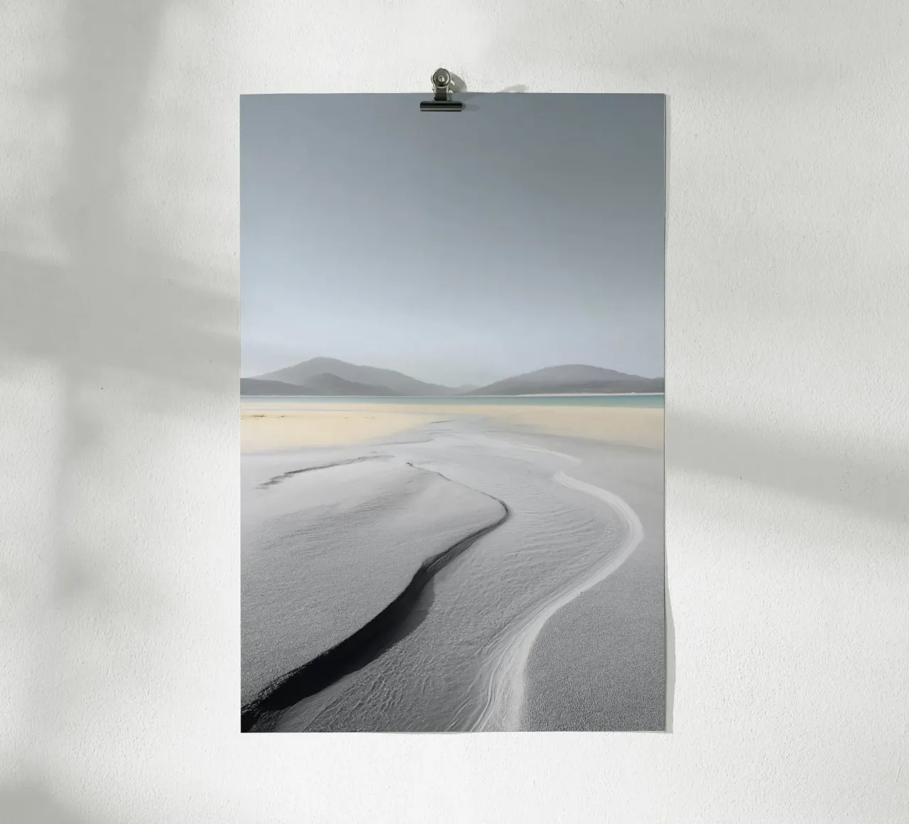 Sabbie bianche e montagne lontane poster da Indigo Tides Art