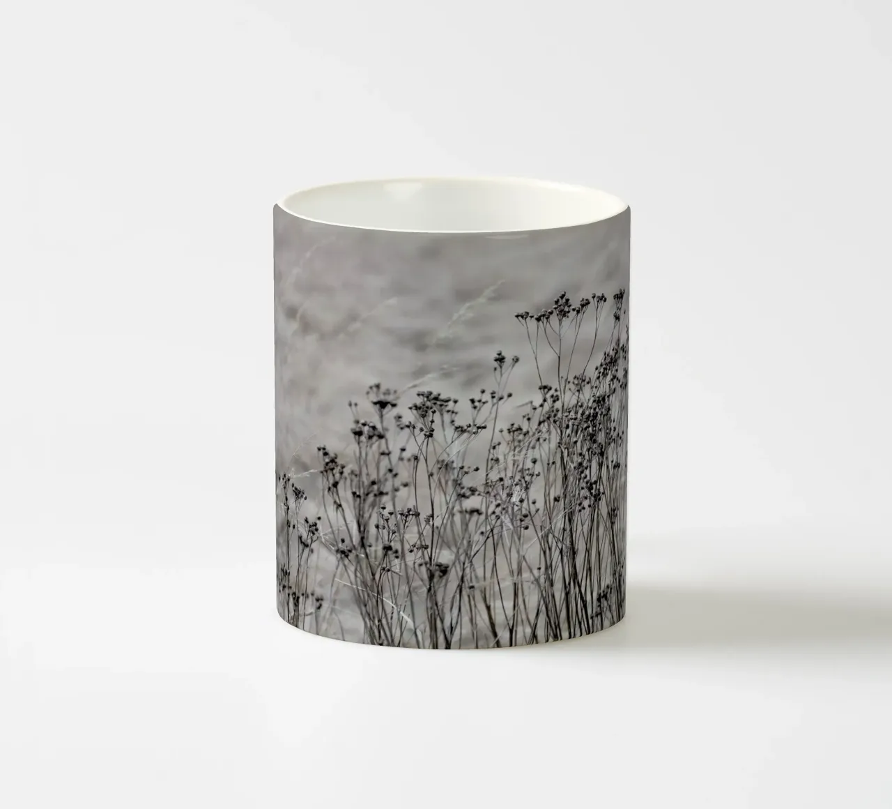 Flower Buds In The Beige Greige Golden Field 1 tazza in ceramica da Studio Nahili