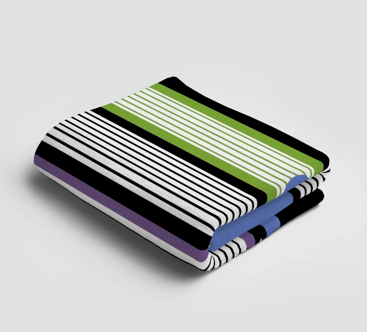 Bücher und Blumenvase Handtuch von LOOK DIFFERENT