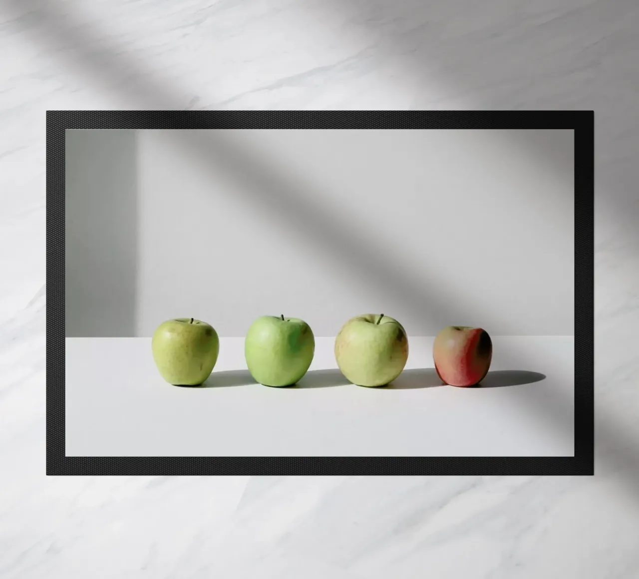 Apples Fußmatte von George Griefy