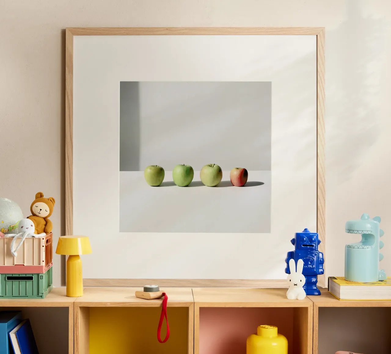 Apples poster con telaio in legno da George Griefy