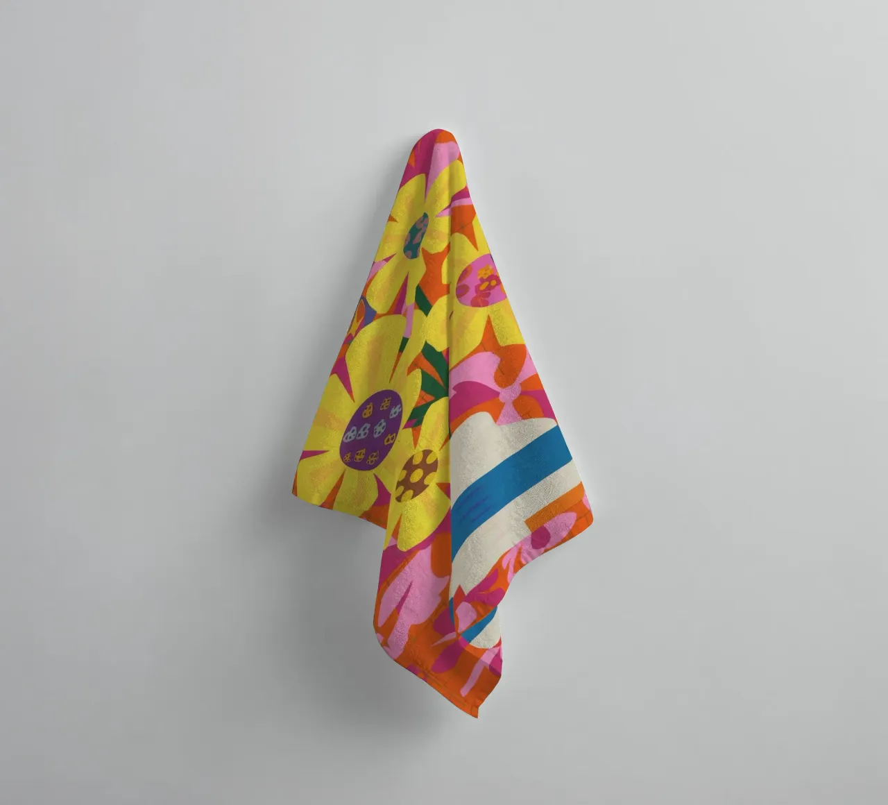 Chromatisches Floral-Patchwork Handtuch von Terra Tone