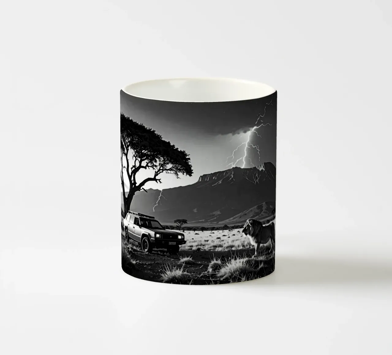 SAVANE AVEC LION. Noir et blanc tazza in ceramica da Thierry vobmann photography
