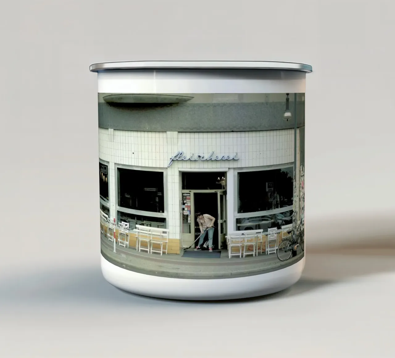 Cleaning Day tazza in smalto da Anja Hebrank Photography