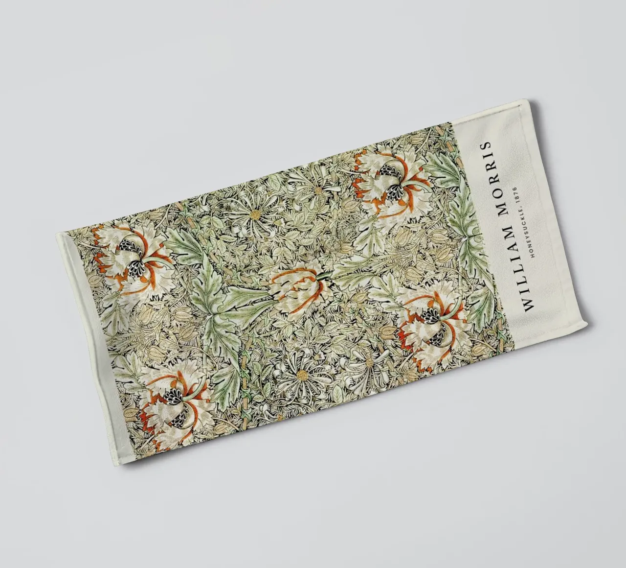 William Morris - Honeysuckle asciugamano da bagno da Vintage by JUNIQE
