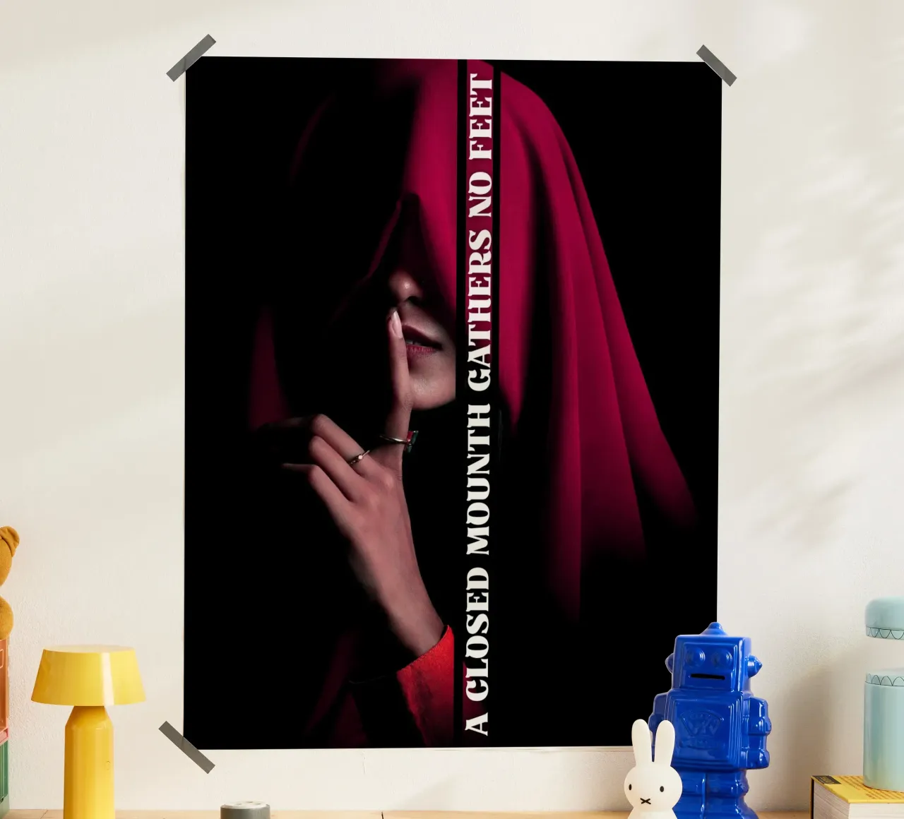 citazioni - Una bocca chiusa non raccoglie piedi. poster da moraaGP