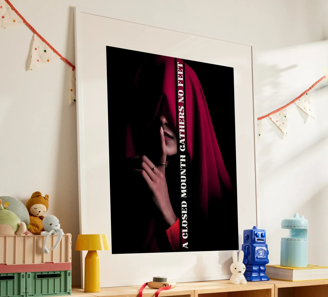 Zitate - Ein geschlossener Mund sammelt keine Füße. Poster von moraaGP