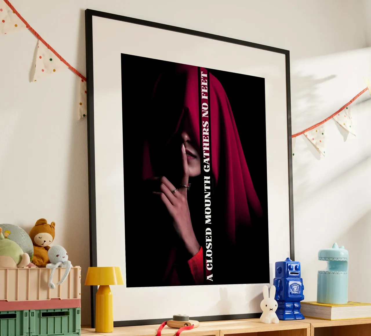 Zitate - Ein geschlossener Mund sammelt keine Füße. Poster von moraaGP