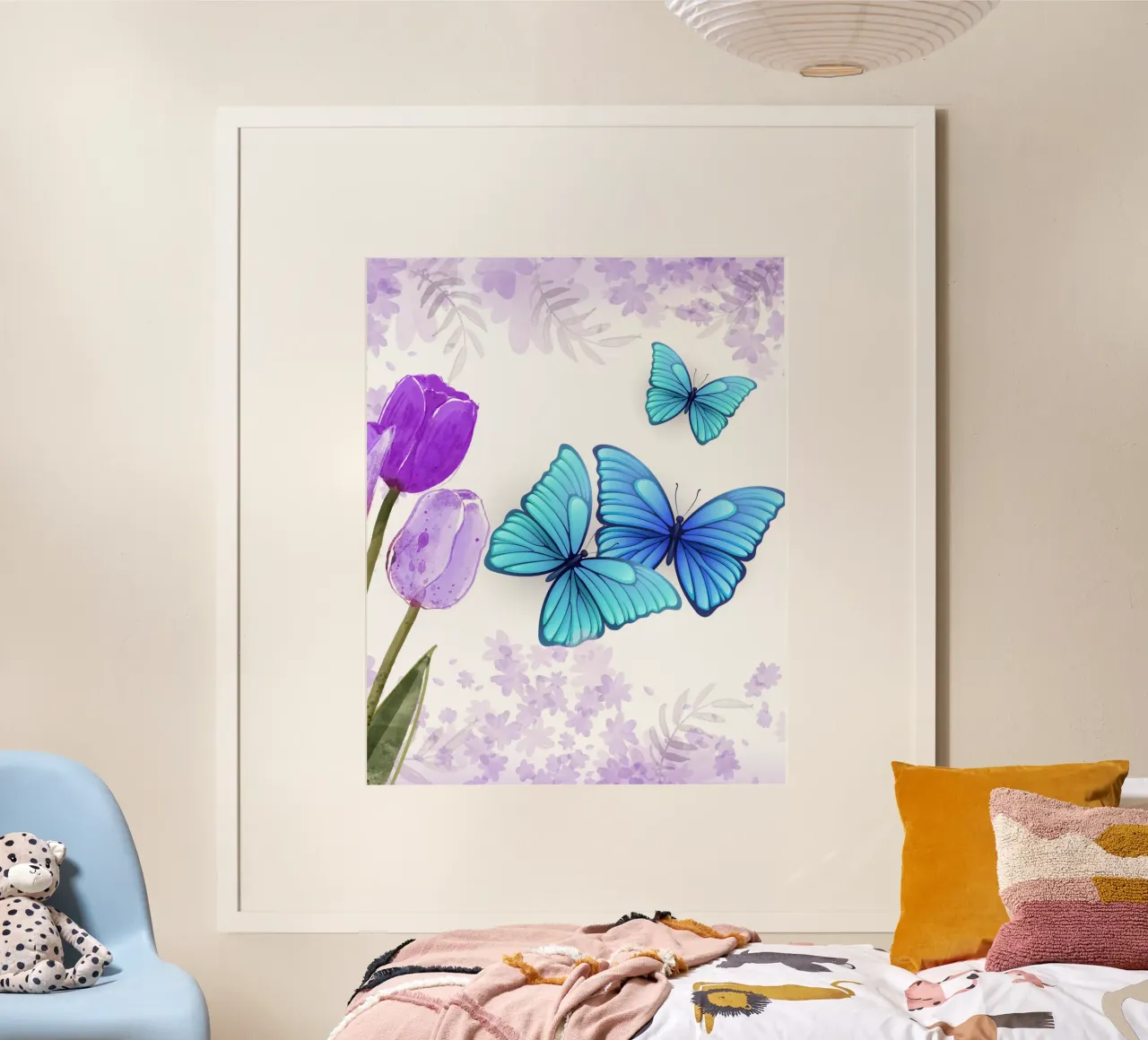 Tulipani viola e farfalle blu - Design floreale poster con telaio in alluminio da StrindesignStudio