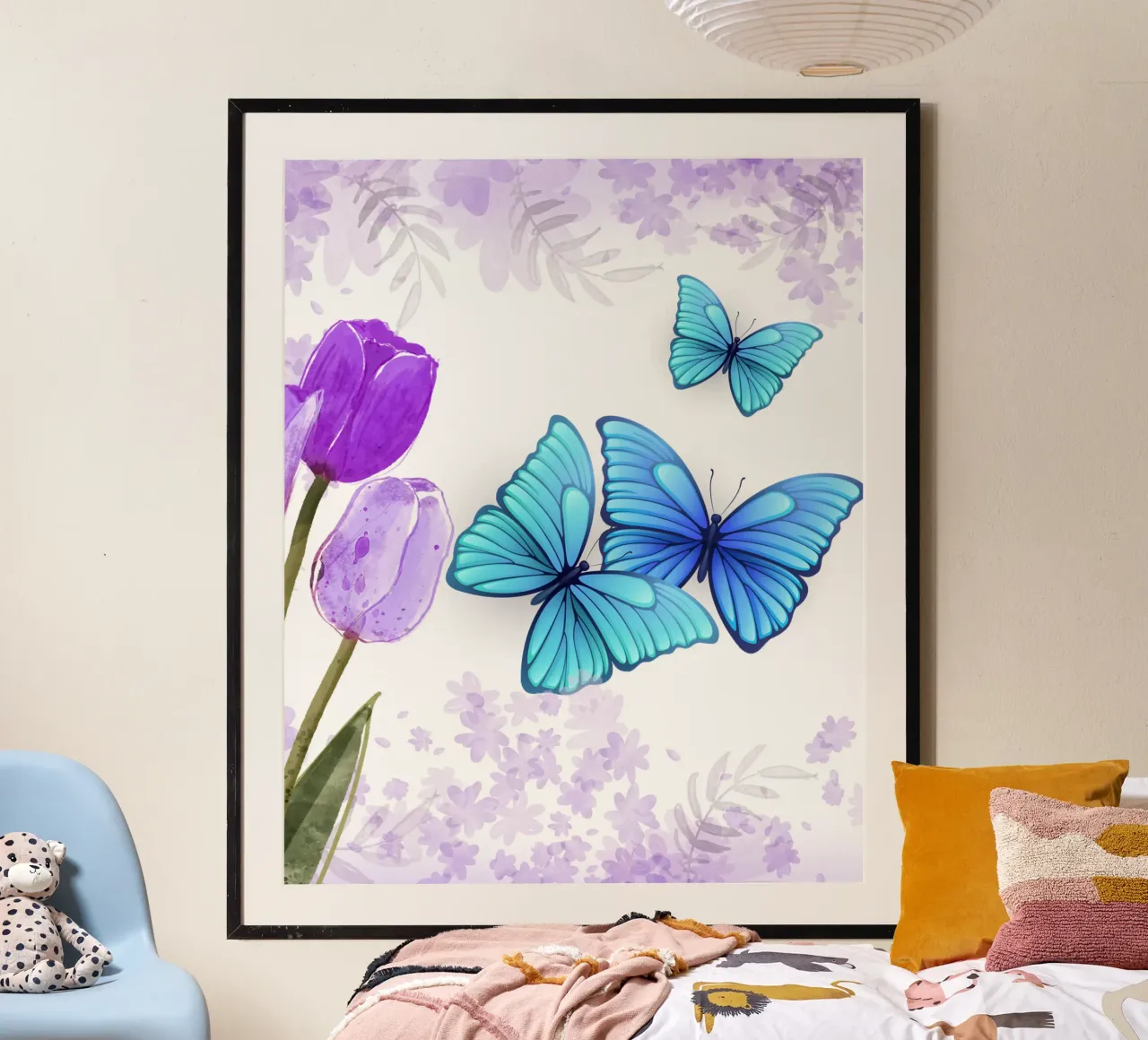 Tulipani viola e farfalle blu - Design floreale poster con telaio in alluminio da StrindesignStudio
