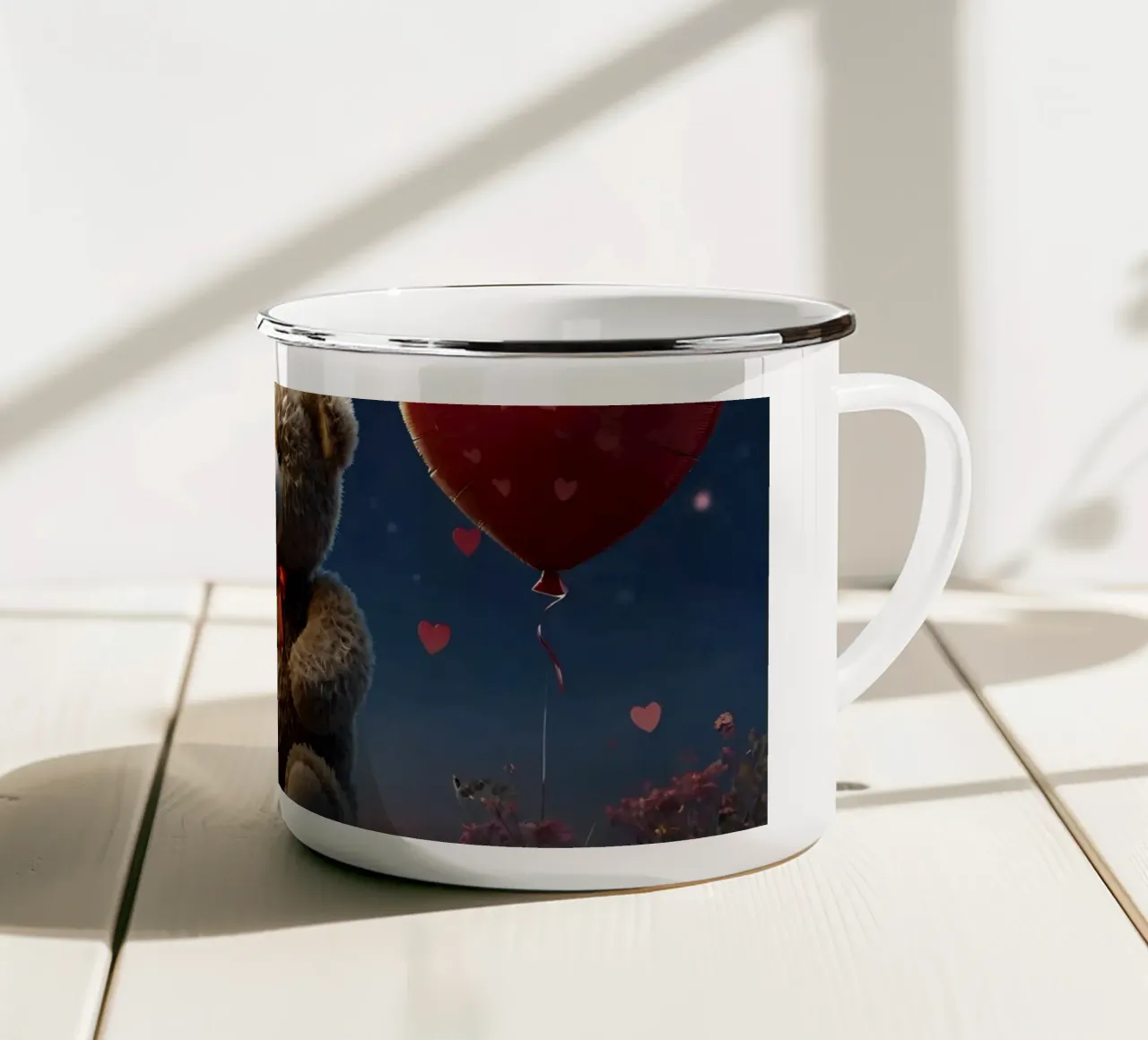 Ourson entouré de ballons en forme de cœur sous un ciel étoilé. mug en émail de DesignDoodle