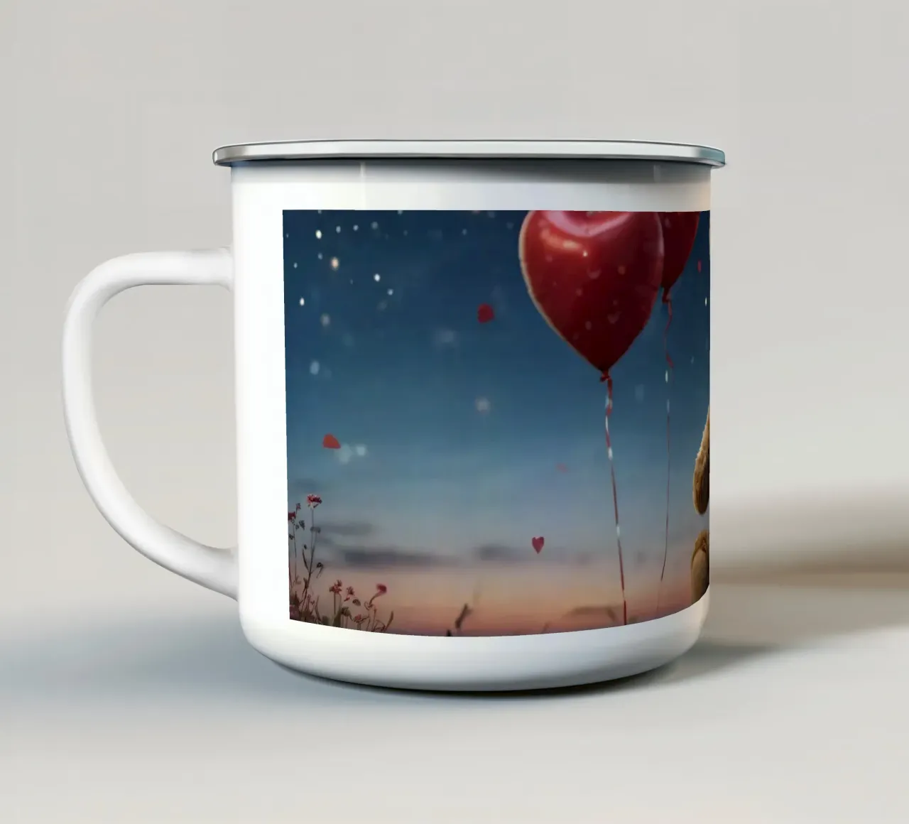 Ourson entouré de ballons en forme de cœur sous un ciel étoilé. mug en émail de DesignDoodle