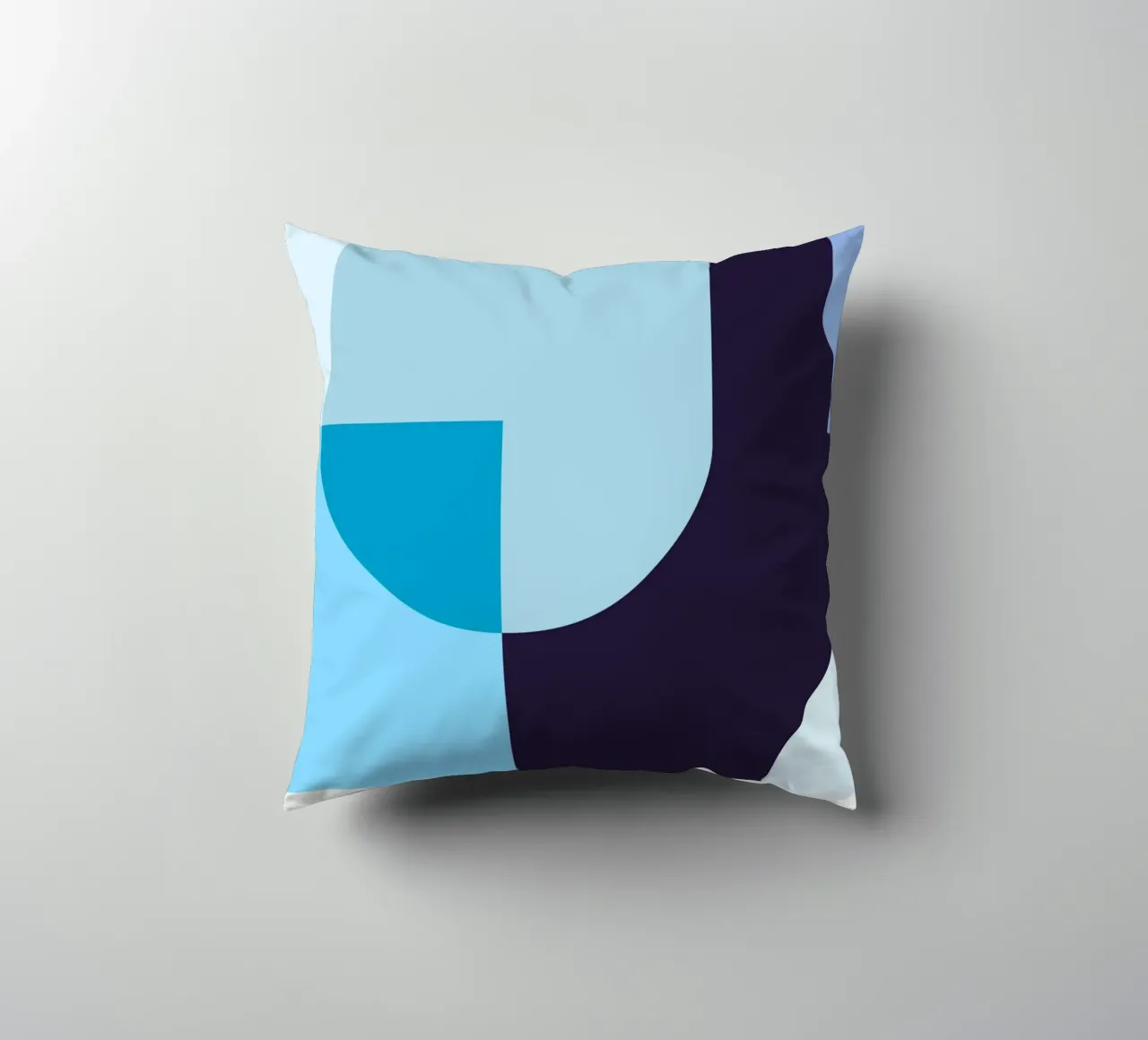 Composizione geometrica in blu cuscino da Studio Vibe