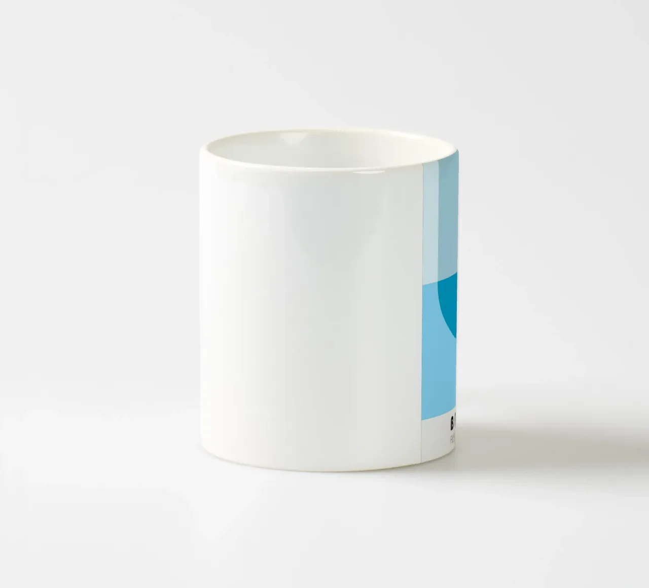 Composizione geometrica in blu tazza in ceramica da Studio Vibe