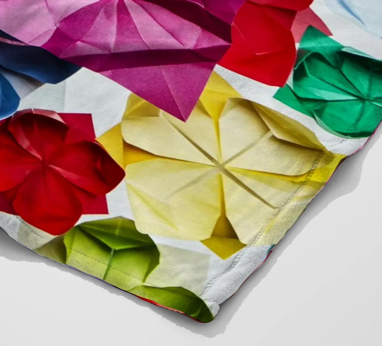 The Unfolded Lotus coperta in pile da Kyla Elaine