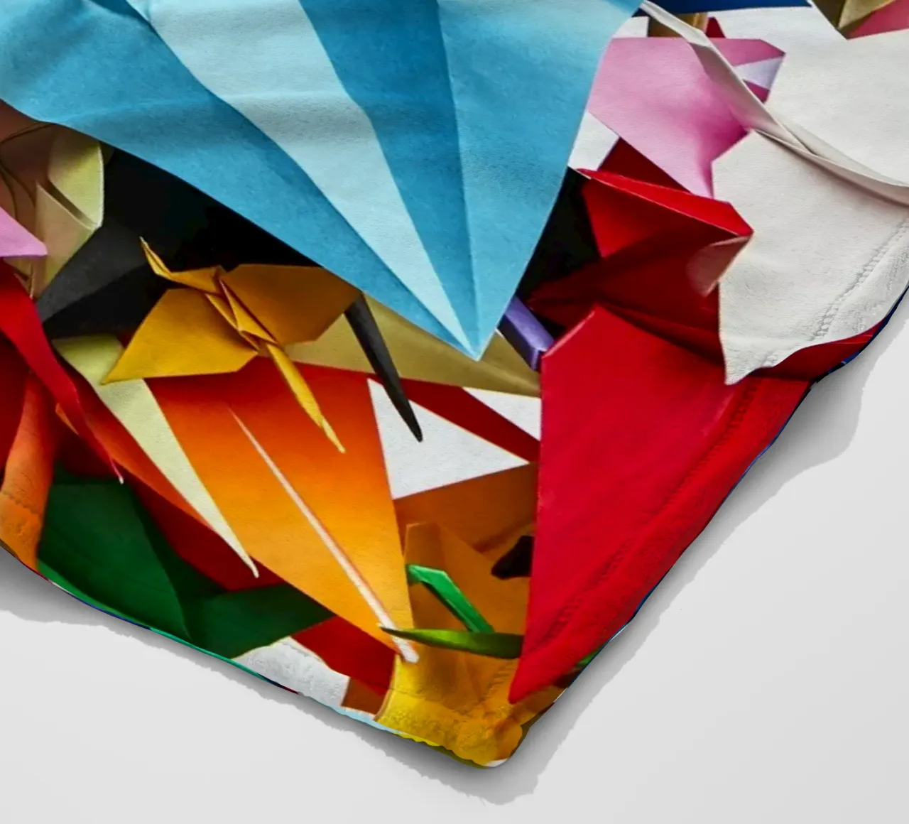 The Unfolded Crane coperta in pile da Kyla Elaine