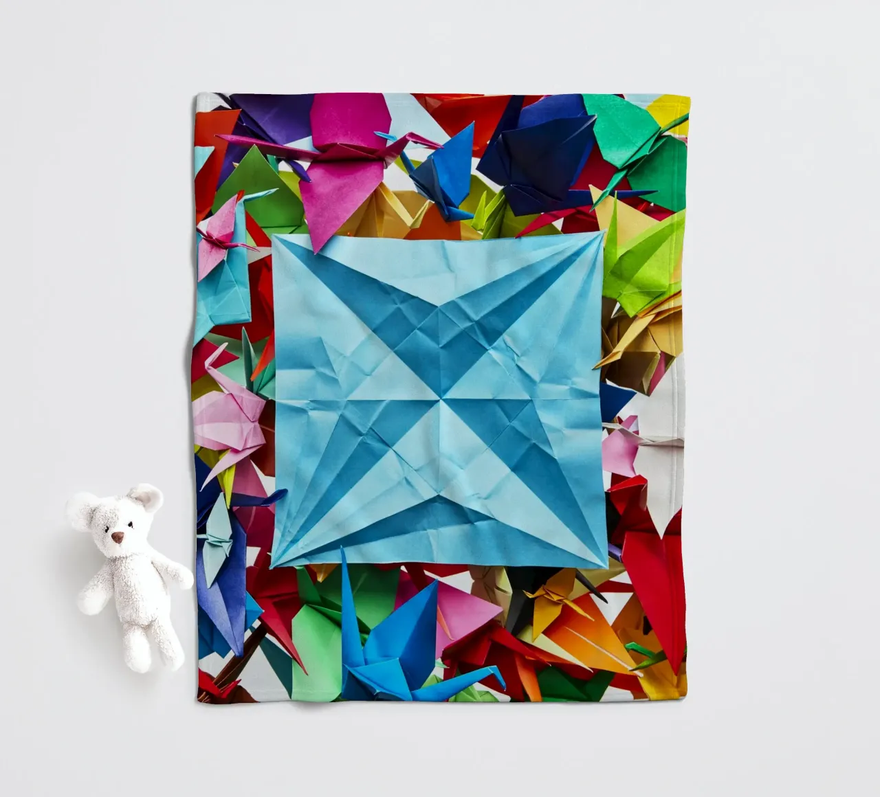 The Unfolded Crane coperta in pile da Kyla Elaine
