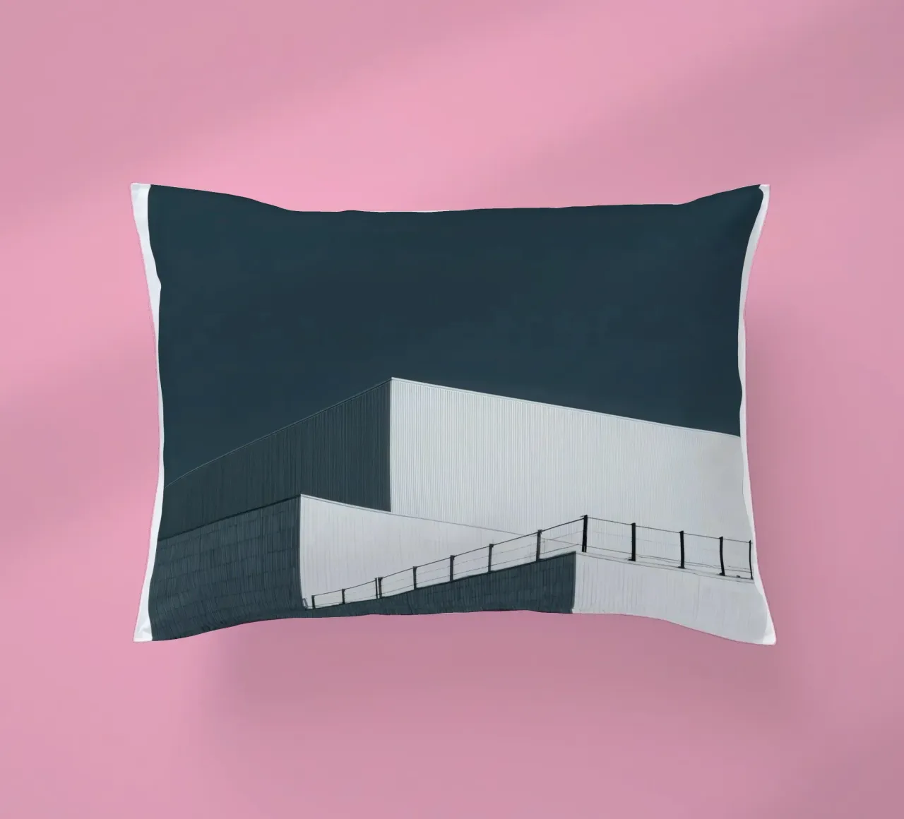 Helsinki - Linee pure sotto un cielo denso cuscino da Minimalistic