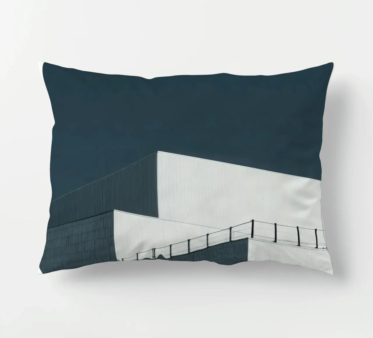 Helsinki - Linee pure sotto un cielo denso cuscino da Minimalistic