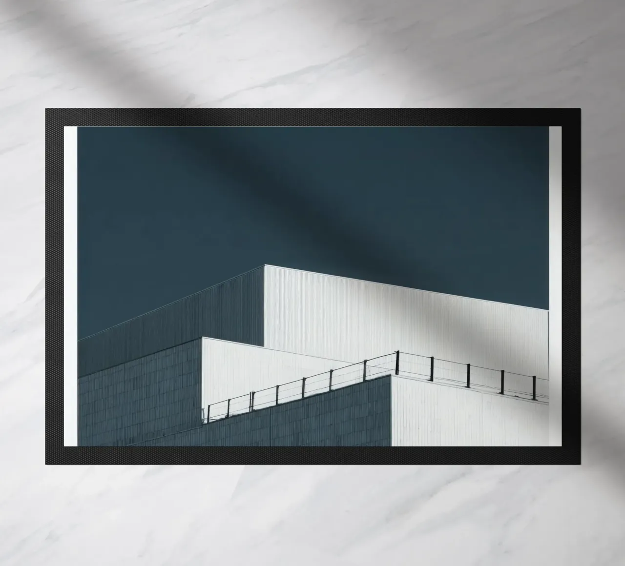 Helsinki - Linee pure sotto un cielo denso zerbino da Affiches Minimalistes