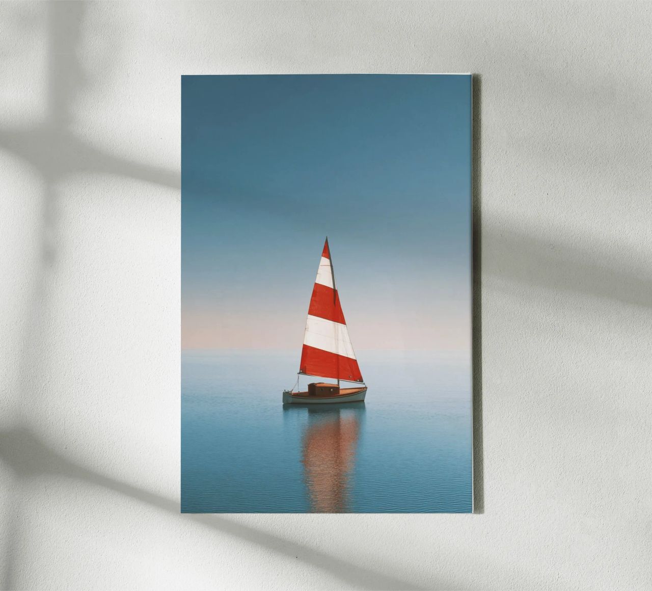 Rotes und weißes Segelboot auf ruhiger See Leinwand von Indigo Tides Art