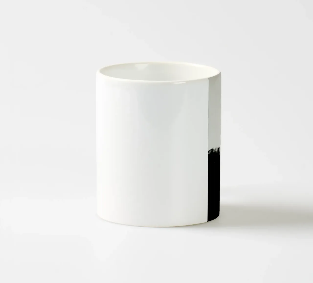 nero bianco tazza in ceramica da Earthly Visions