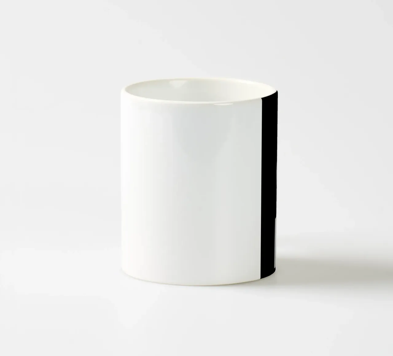 On 03 Keramik Tasse von The Home Office Studio