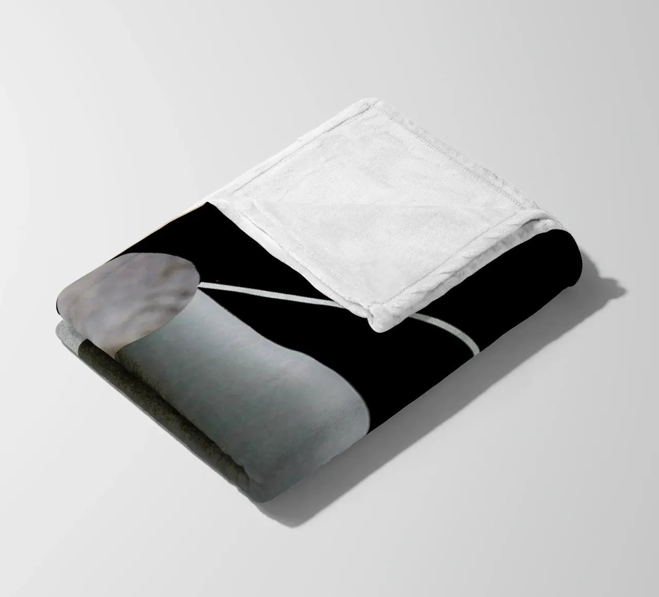 On 03 coperta in pile da The Home Office Studio