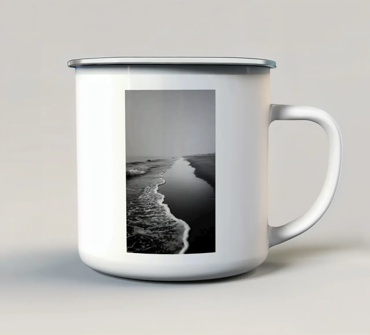 Spiaggia minimalista in bianco e nero tazza in smalto da Indigo Tides Art