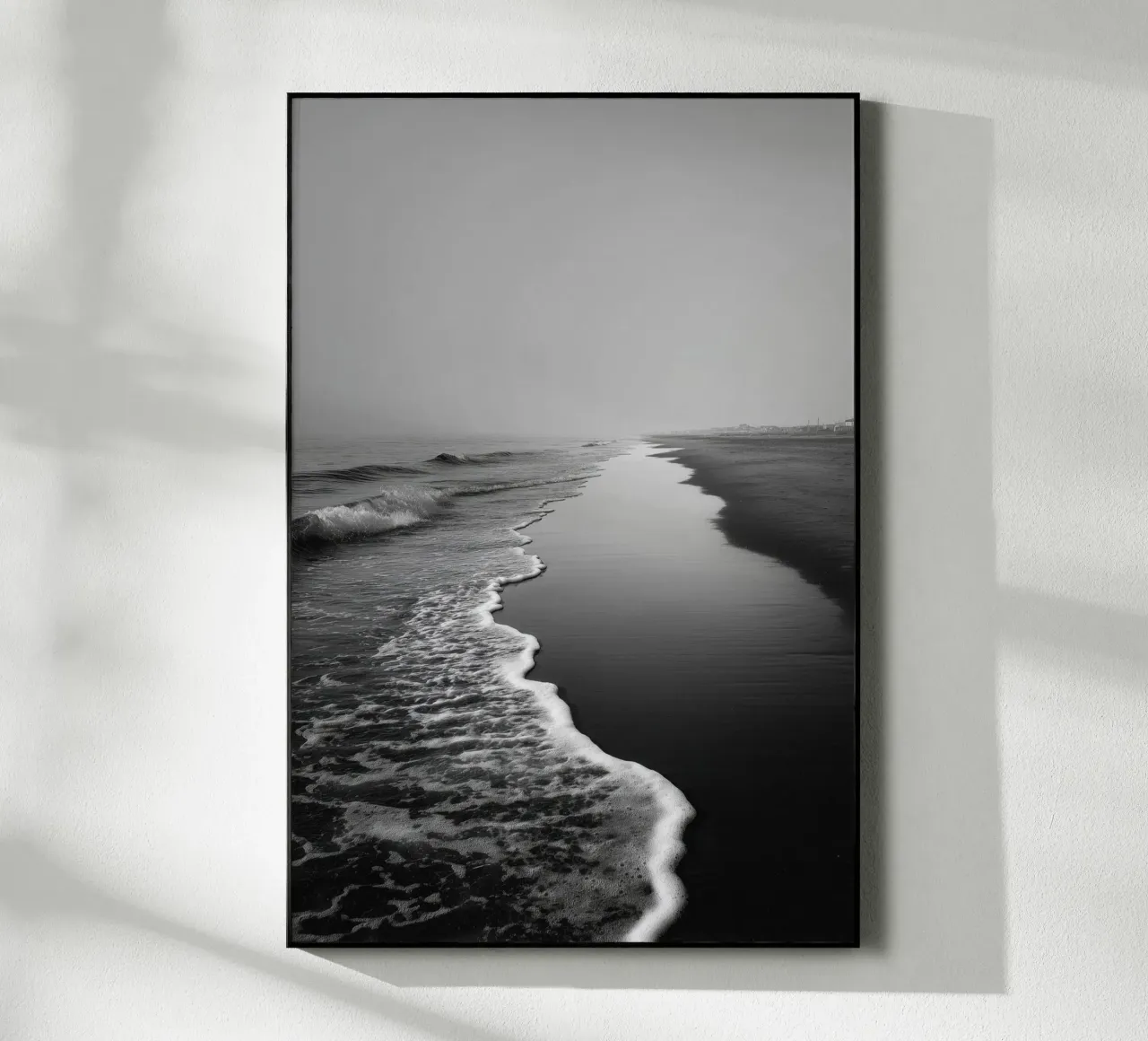 Spiaggia minimalista in bianco e nero plexiglass da Indigo Tides Art