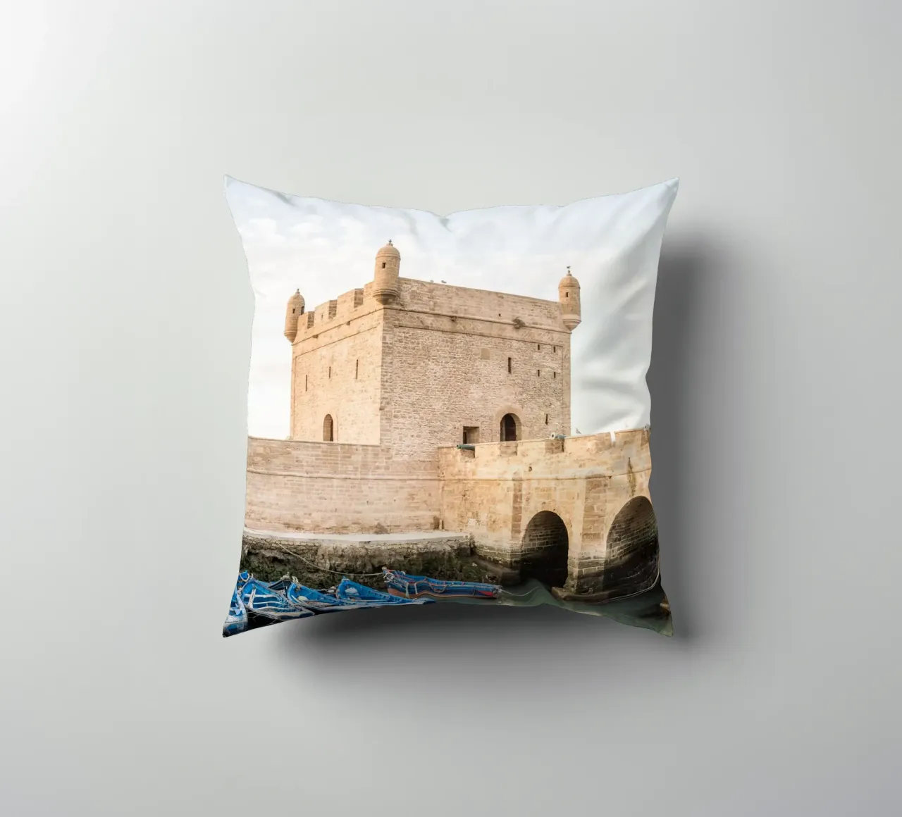 Harbor in Essaouira cuscino da photolovers