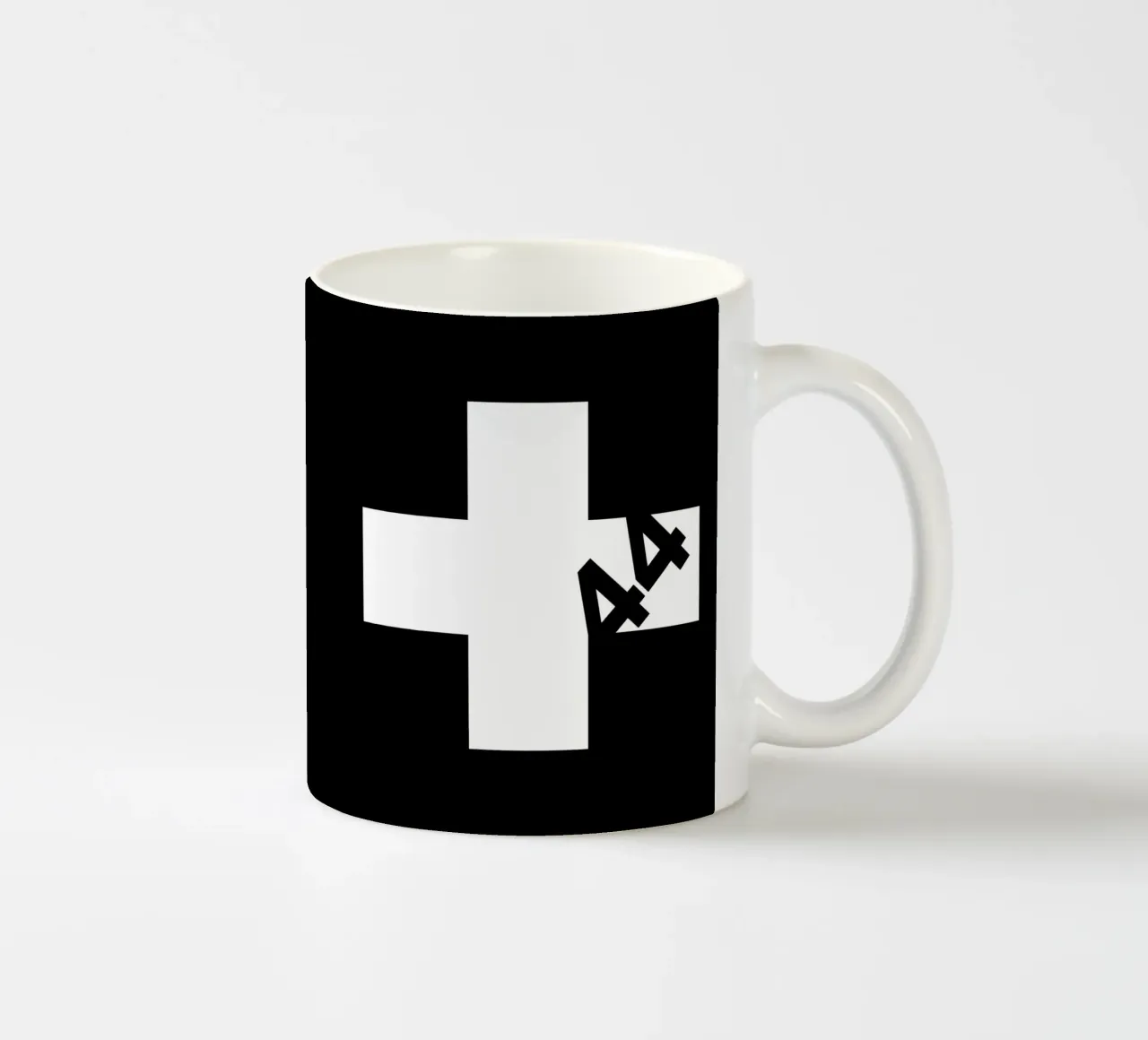 +44 (read as Plus Forty-four) tazza in ceramica da heatherparza