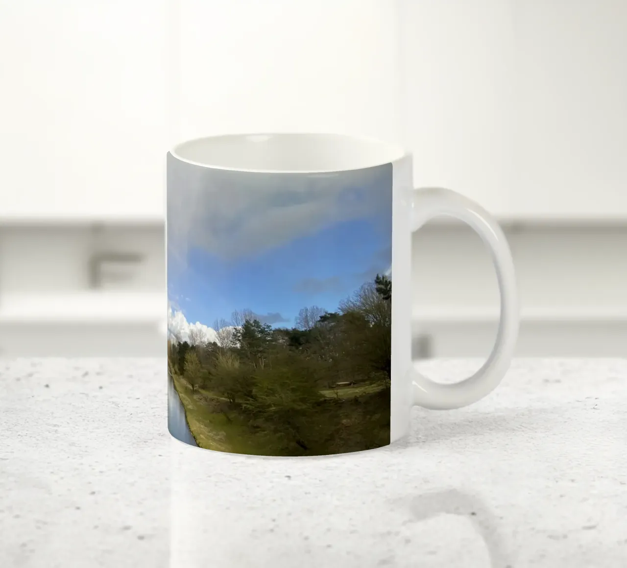 Arcobaleno sull'acqua tazza in ceramica da RealLifeMoments