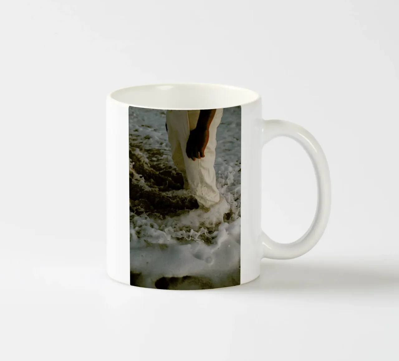 White Foam tazza in ceramica da Chris Abatzis